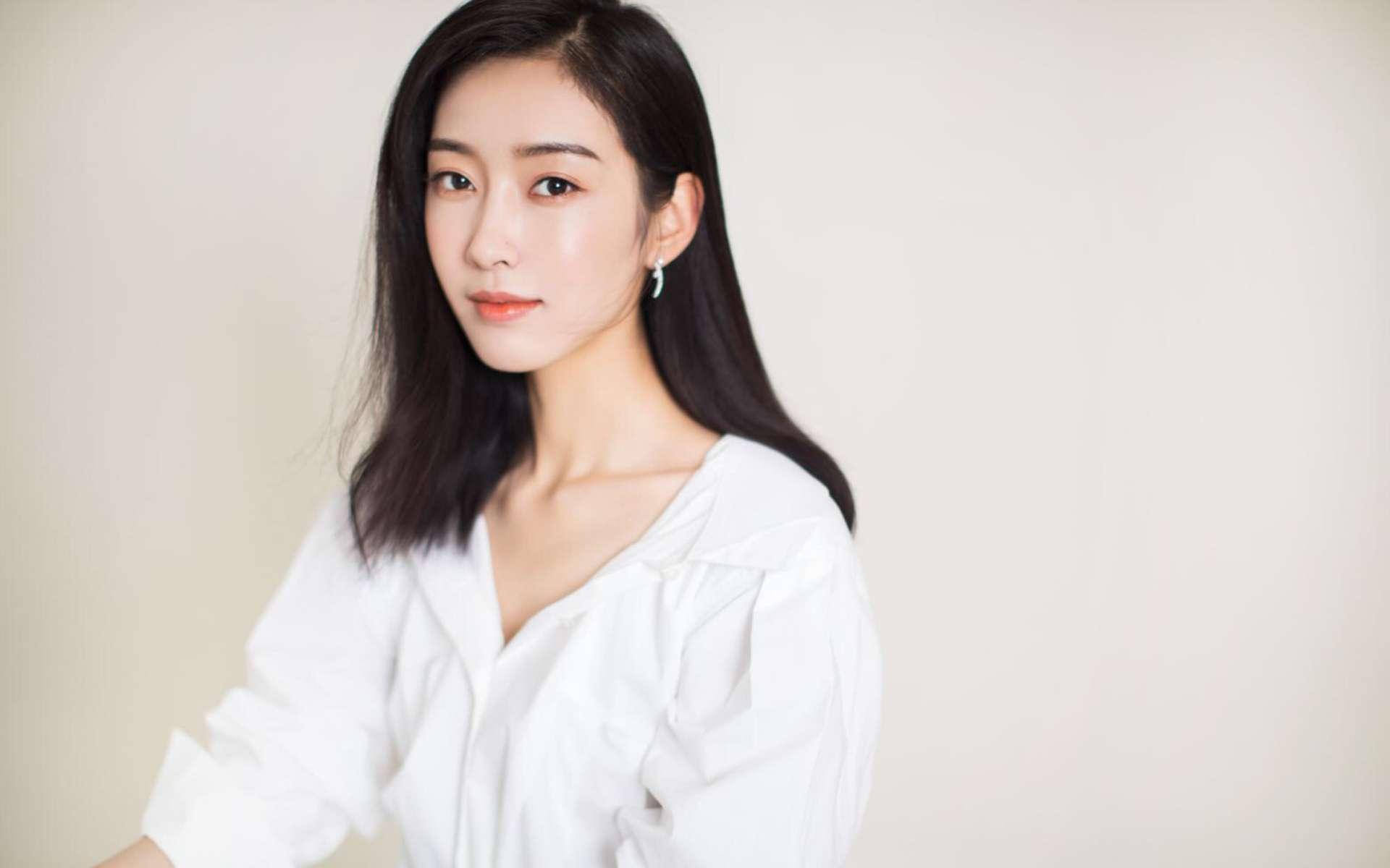 宸王在此，跪下