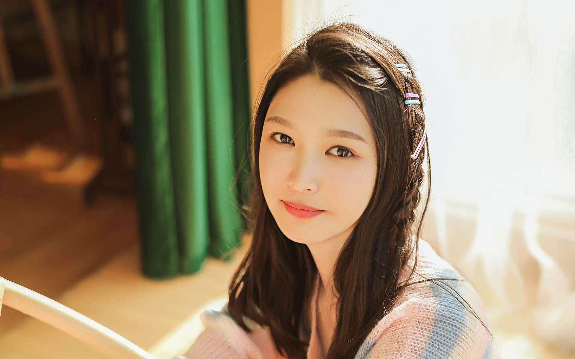 廣寒玄女，夏夜落冰霜