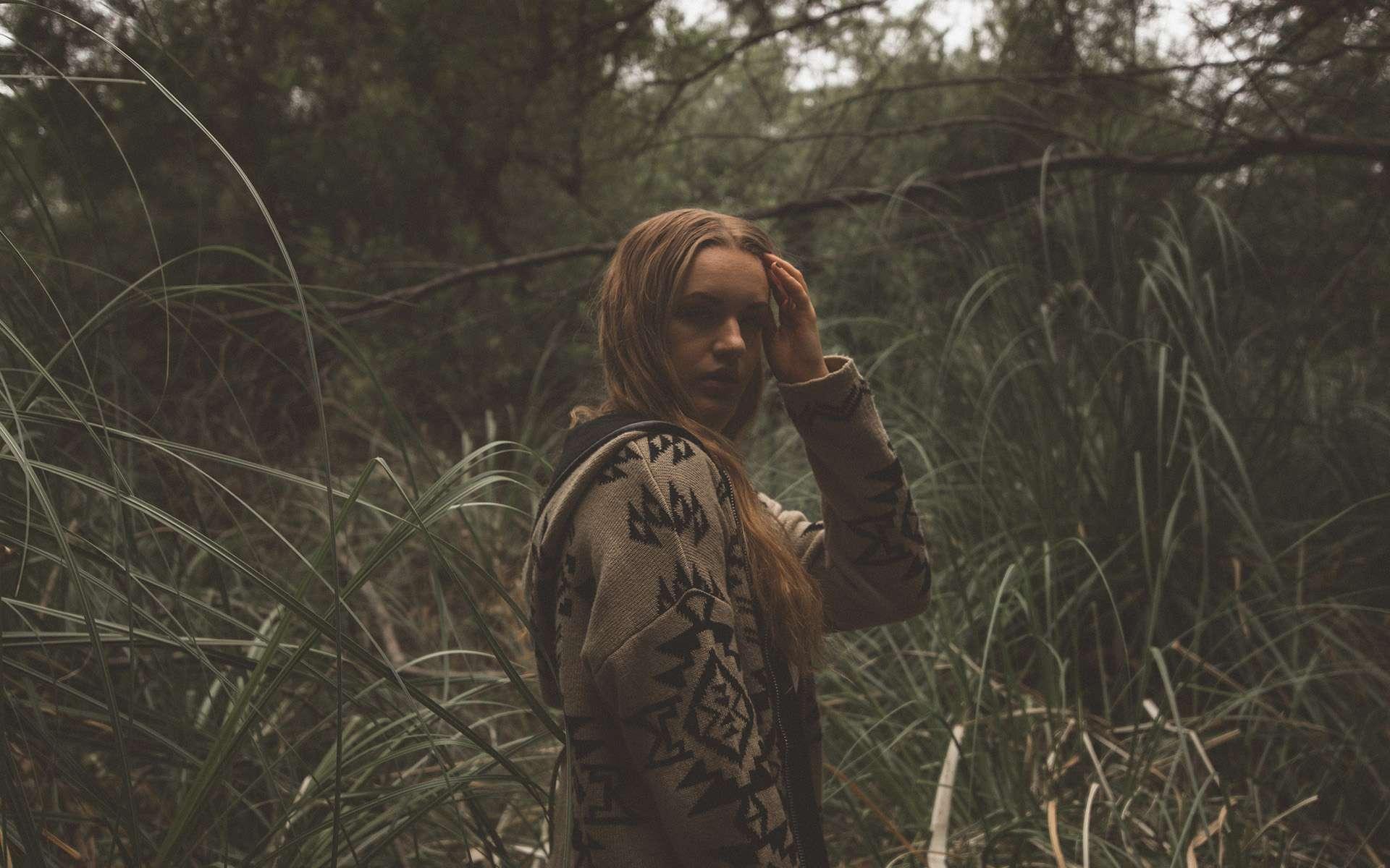 校花被绑在公厕当坐便器