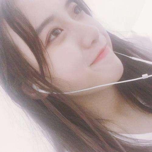 男同桌上课狂揉我下边