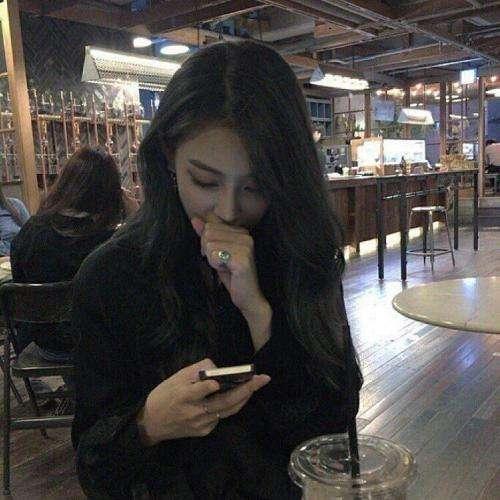 誰讓她被通緝了