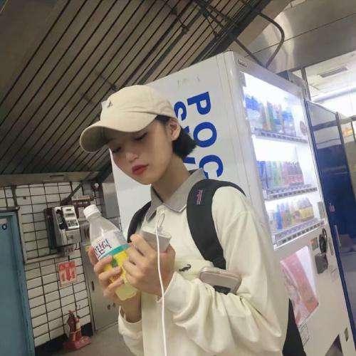 被医生头埋在双腿间吸食花蜜