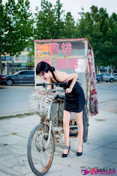 冒著寒風等她回家