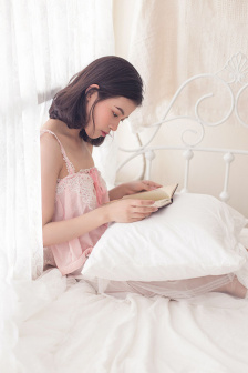 他觸了本王逆鱗而已