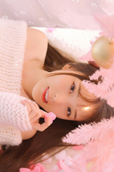 她開始相信別人了