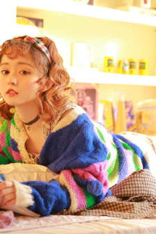 小山村里山煙濃