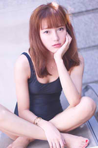 如果她哭著求他……