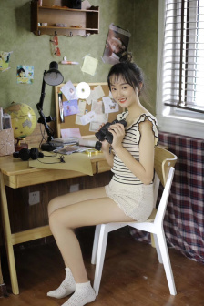 他送的紅色高跟鞋